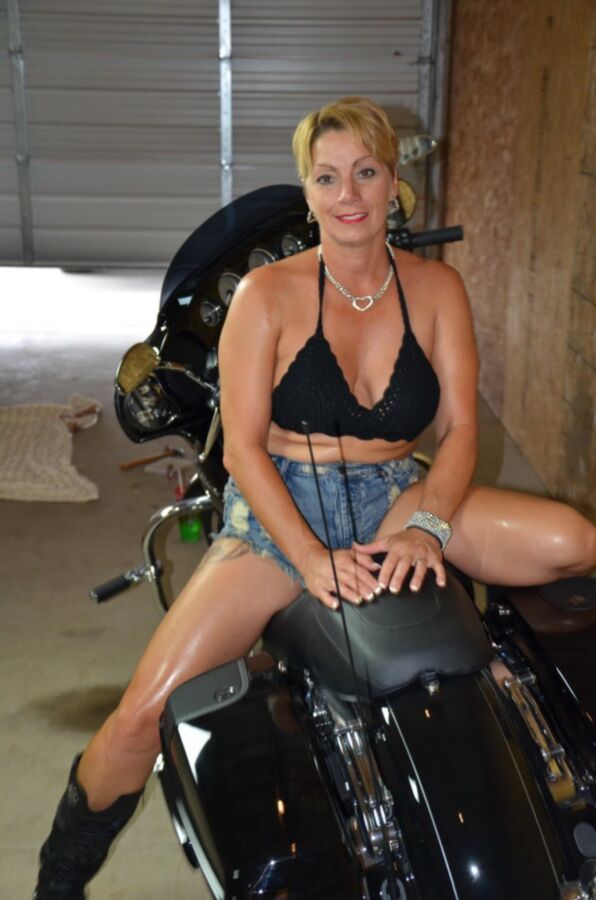 Free porn pics of Shelby and the motorcycle 19 of 134 pics