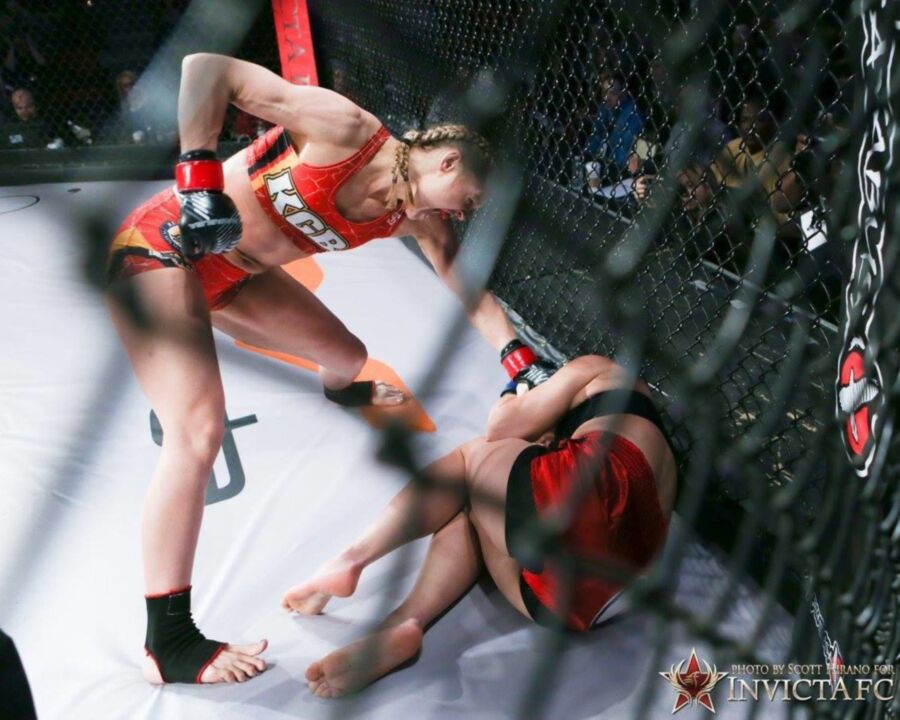 Free porn pics of ANDREA LEE and her FIGHTING FEET and SOLES 20 of 22 pics