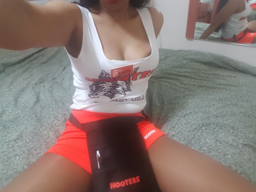 Free porn pics of Hooters girl 20 of 56 pics