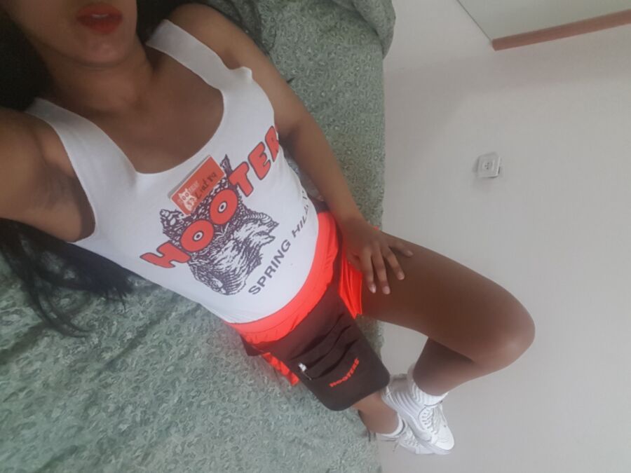 Free porn pics of Hooters girl 12 of 56 pics
