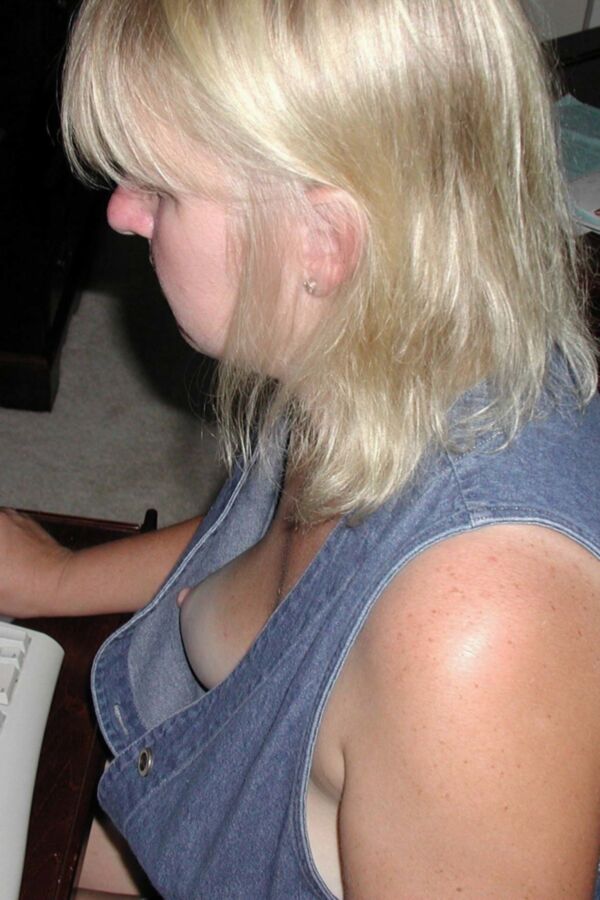 Free porn pics of Lucky Accidental DownBlouse Photos 2 of 60 pics