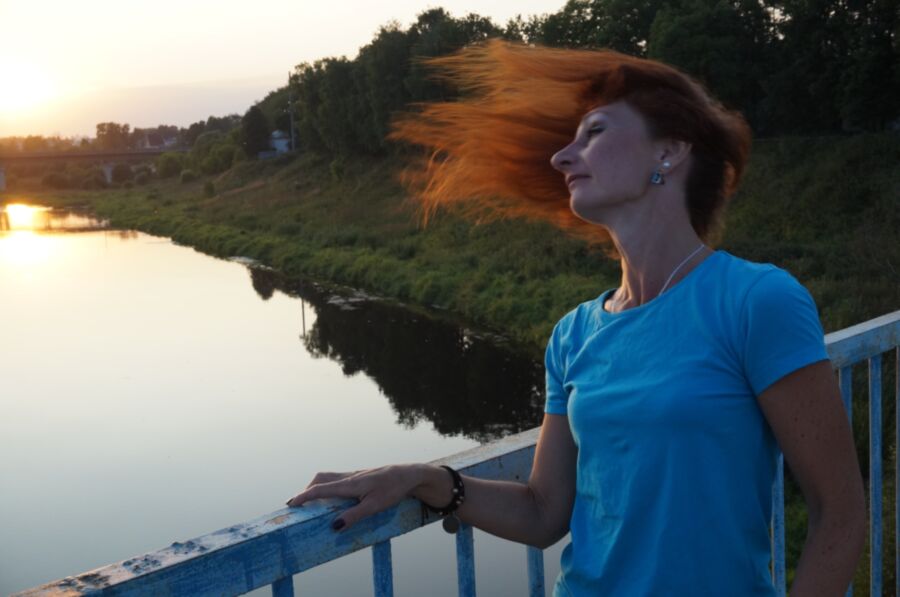 Free porn pics of Flamehair in evening on the bridge 3 of 12 pics