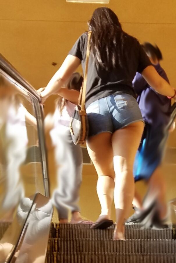 Free porn pics of Hot Asian Milf Shopping 3 of 12 pics