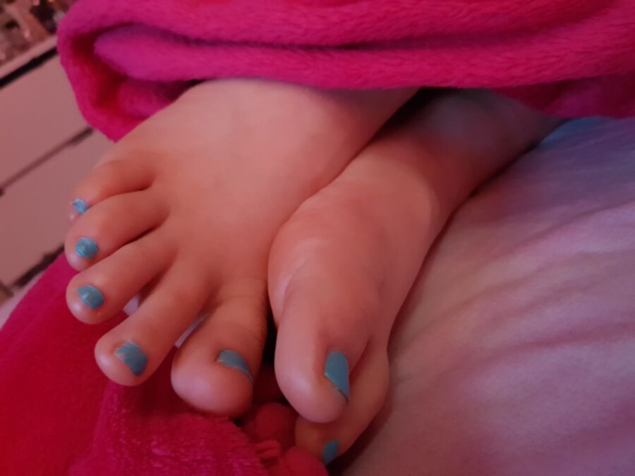 Free porn pics of Cute blue toes 6 of 12 pics