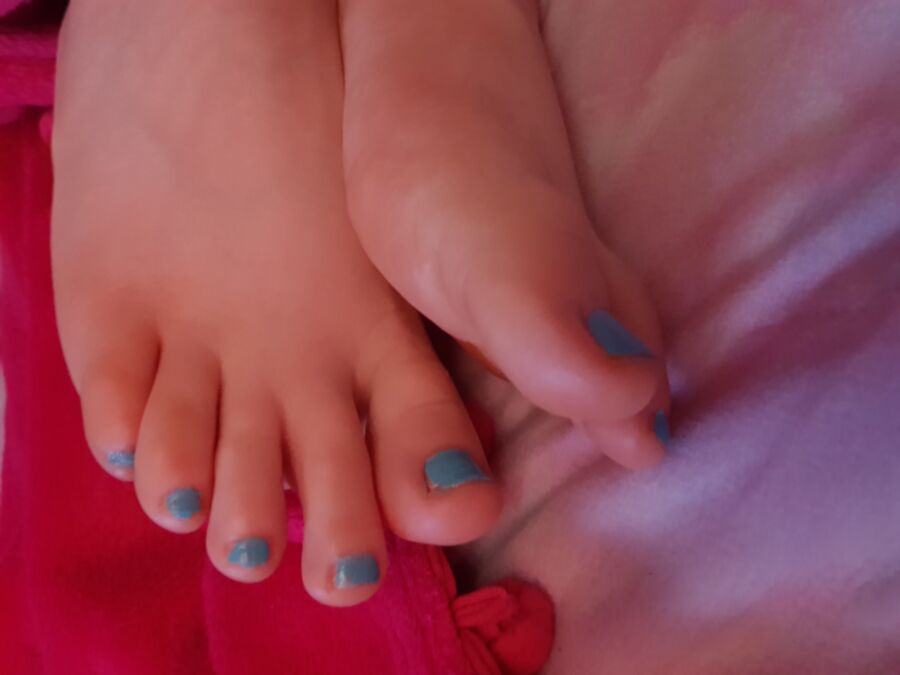 Free porn pics of Cute blue toes 1 of 12 pics