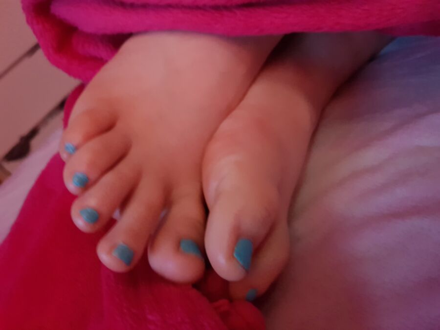 Free porn pics of Cute blue toes 7 of 12 pics