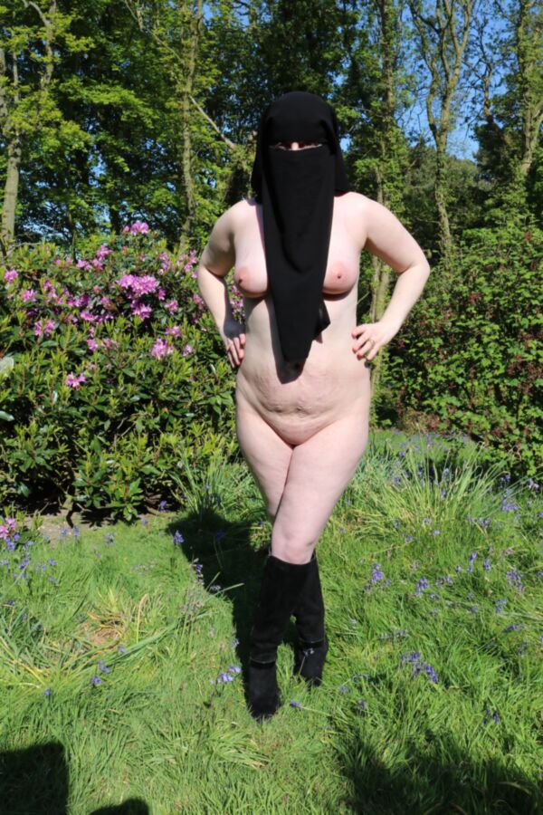 Free porn pics of British Muslim wife Niqab and Boots Naked Outdoors  3 of 48 pics