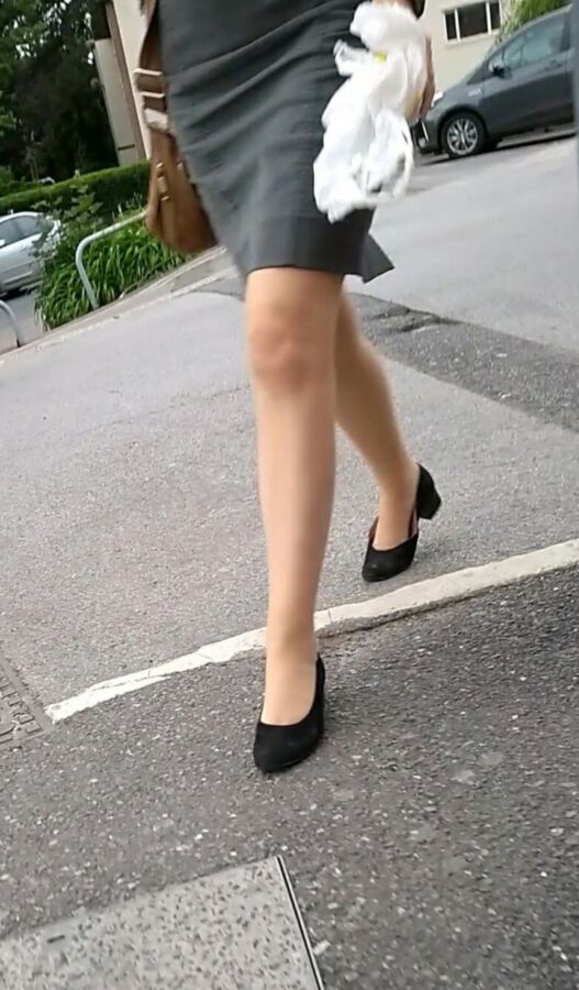 Free porn pics of Candid office girl pantyhose tights 1 of 6 pics