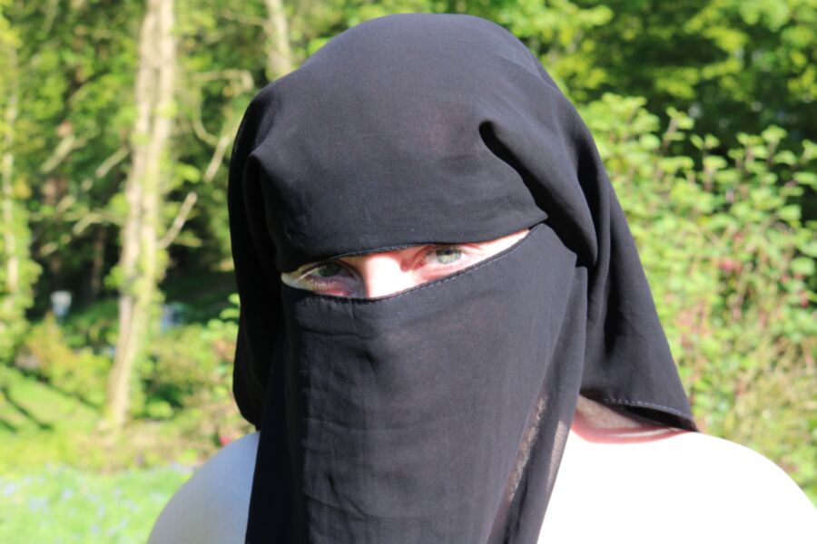 Free porn pics of British Muslim wife Niqab and Boots Naked Outdoors  6 of 48 pics