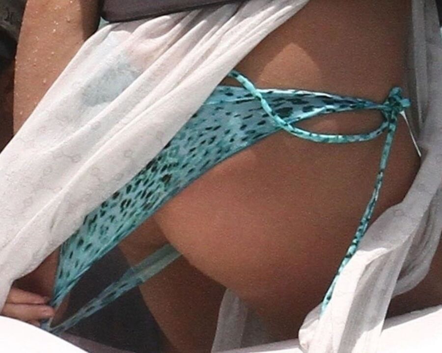 Free porn pics of Britney Spears Nice Ass in blue bikini 1 of 11 pics