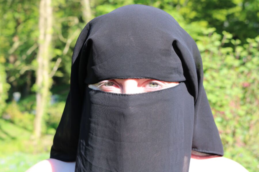 Free porn pics of British Muslim wife Niqab and Boots Naked Outdoors  7 of 48 pics