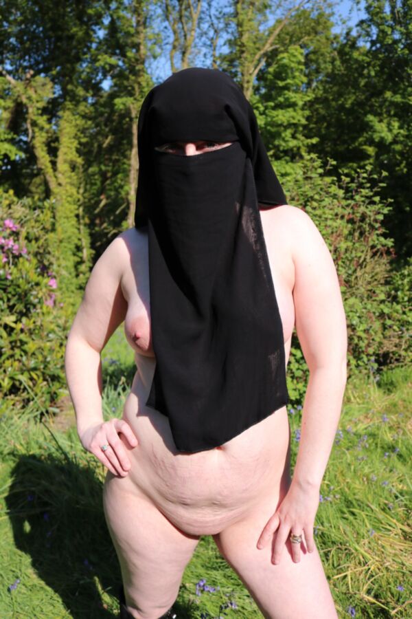 Free porn pics of British Muslim wife Niqab and Boots Naked Outdoors  17 of 48 pics