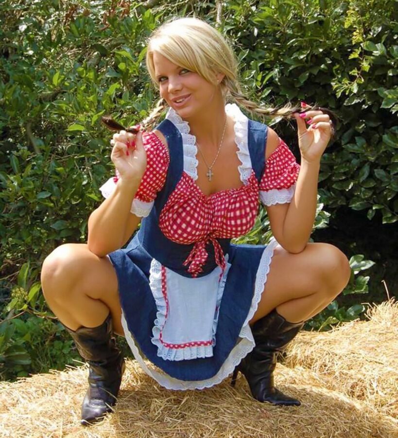 Free porn pics of Heidi beim Stroh machen im kurzen Arbeits-Dirndl 8 of 49 pics