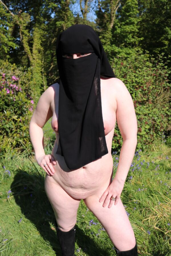 Free porn pics of British Muslim wife Niqab and Boots Naked Outdoors  12 of 48 pics