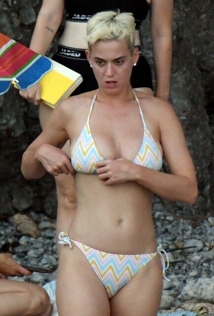 Free porn pics of Katy Perry cleav/ass in Bikini and on Ice cream truck 21 of 22 pics