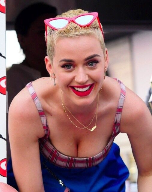 Free porn pics of Katy Perry cleav/ass in Bikini and on Ice cream truck 14 of 22 pics