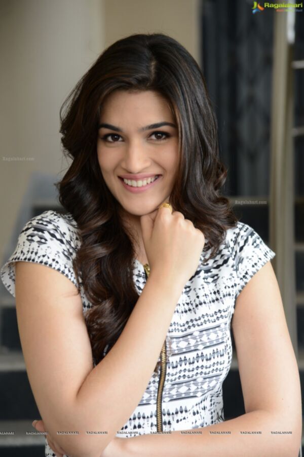 Free porn pics of Kriti Sanon- Hot, Beautiful Pics of Curvy Indian Bollywood Celeb 9 of 133 pics