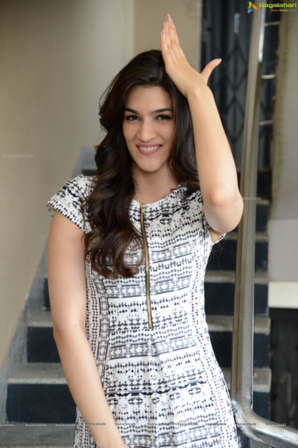 Free porn pics of Kriti Sanon- Hot, Beautiful Pics of Curvy Indian Bollywood Celeb 20 of 133 pics