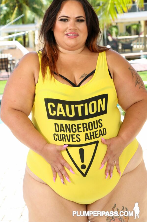 Free porn pics of Victoria Secret - yellow t-shirt dangerous curves 23 of 274 pics