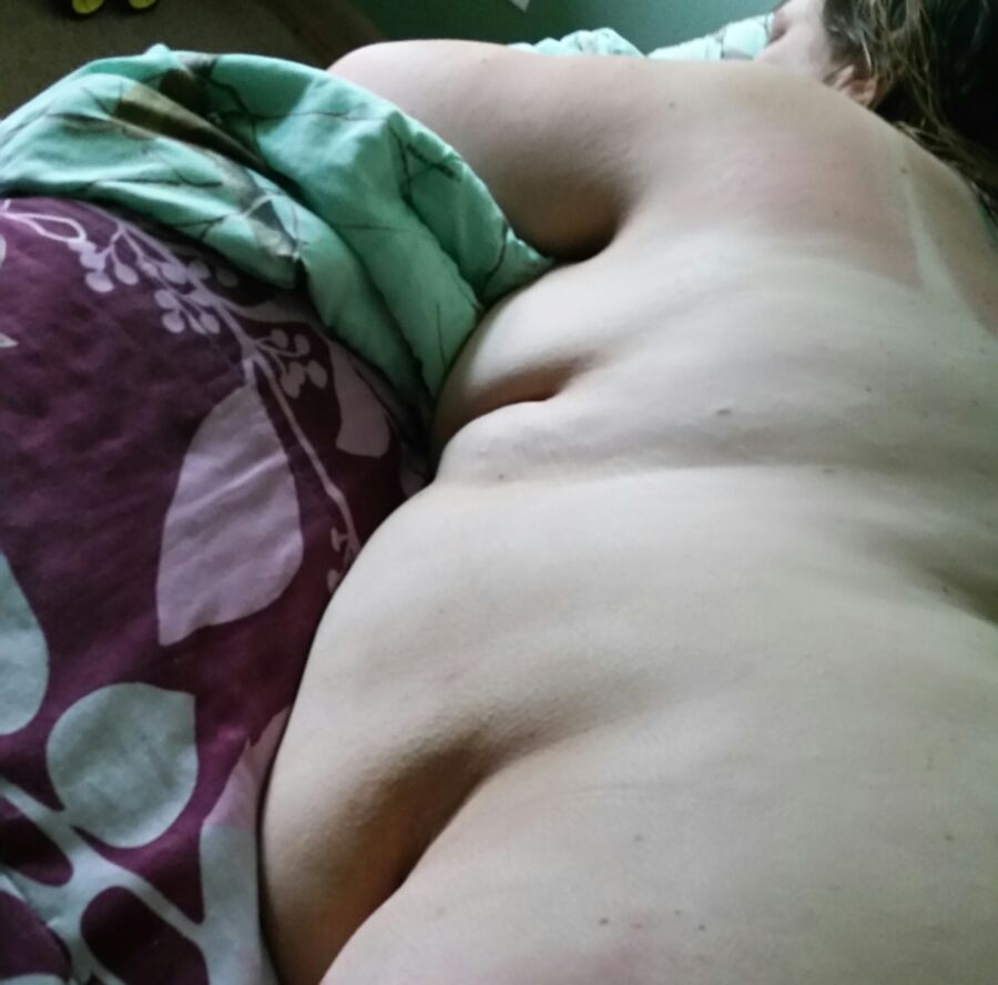 Free porn pics of fat wife sleeping  1 of 7 pics