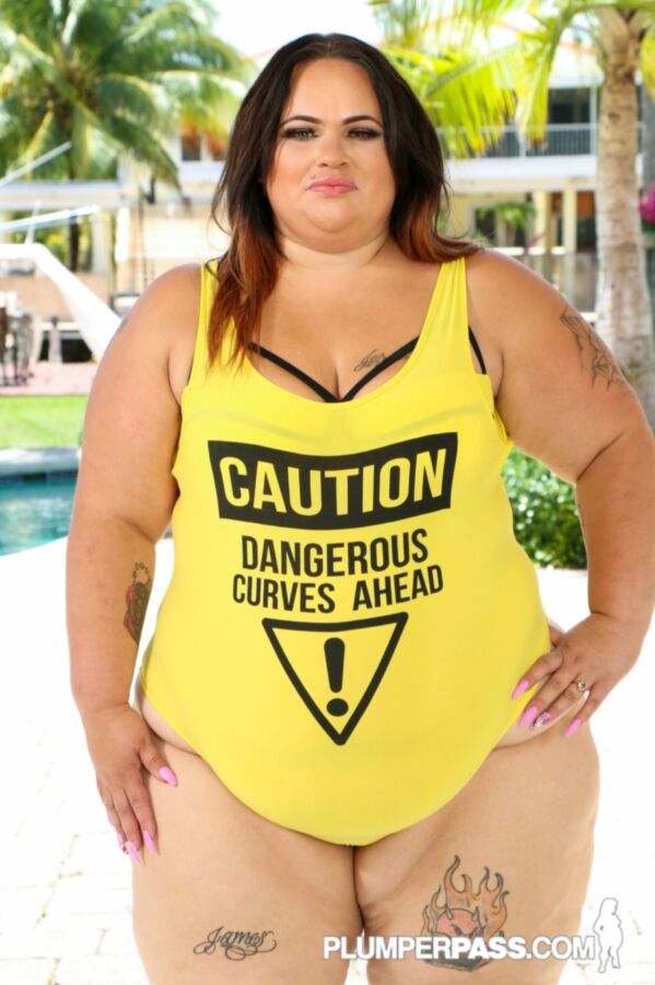 Free porn pics of Victoria Secret - yellow t-shirt dangerous curves 19 of 274 pics