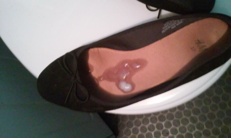 Free porn pics of flat auntie shoes full of cum 5 of 6 pics