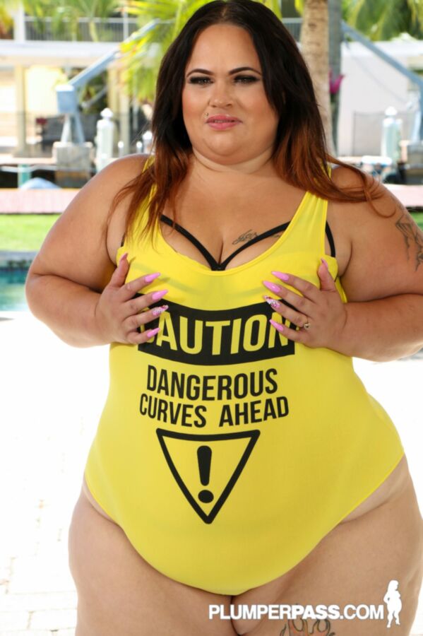 Free porn pics of Victoria Secret - yellow t-shirt dangerous curves 6 of 274 pics