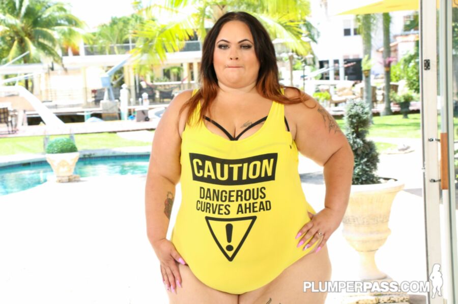Free porn pics of Victoria Secret - yellow t-shirt dangerous curves 9 of 274 pics