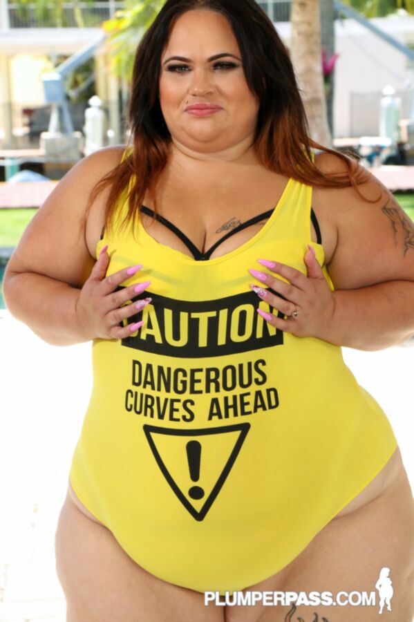 Free porn pics of Victoria Secret - yellow t-shirt dangerous curves 5 of 274 pics