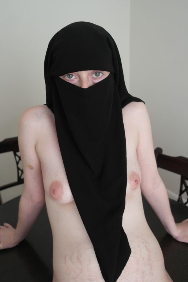 Free porn pics of  British girl Naked in Niqab 7 of 25 pics