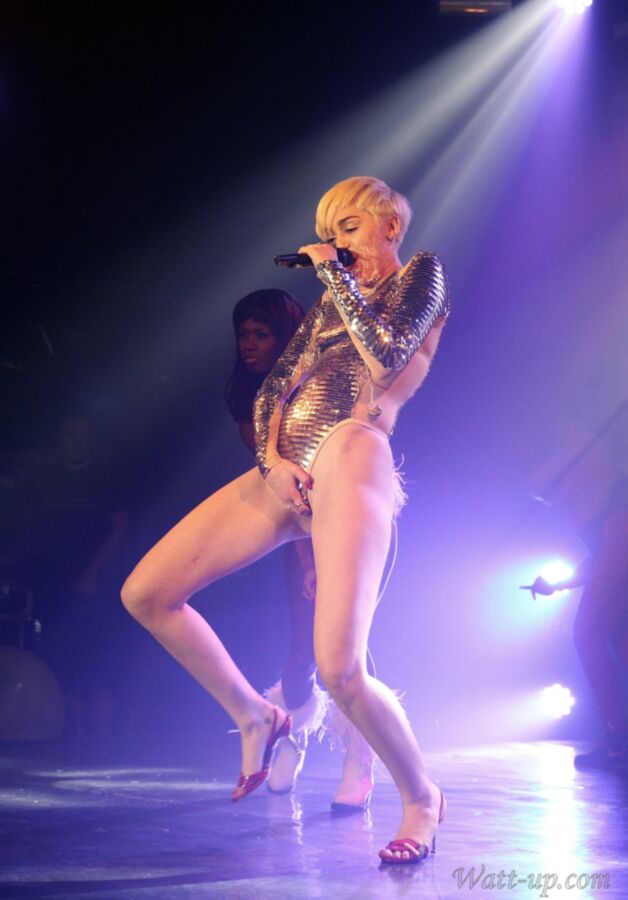Free porn pics of Miley Cyrus invites fans to grope her cunt 1 of 23 pics