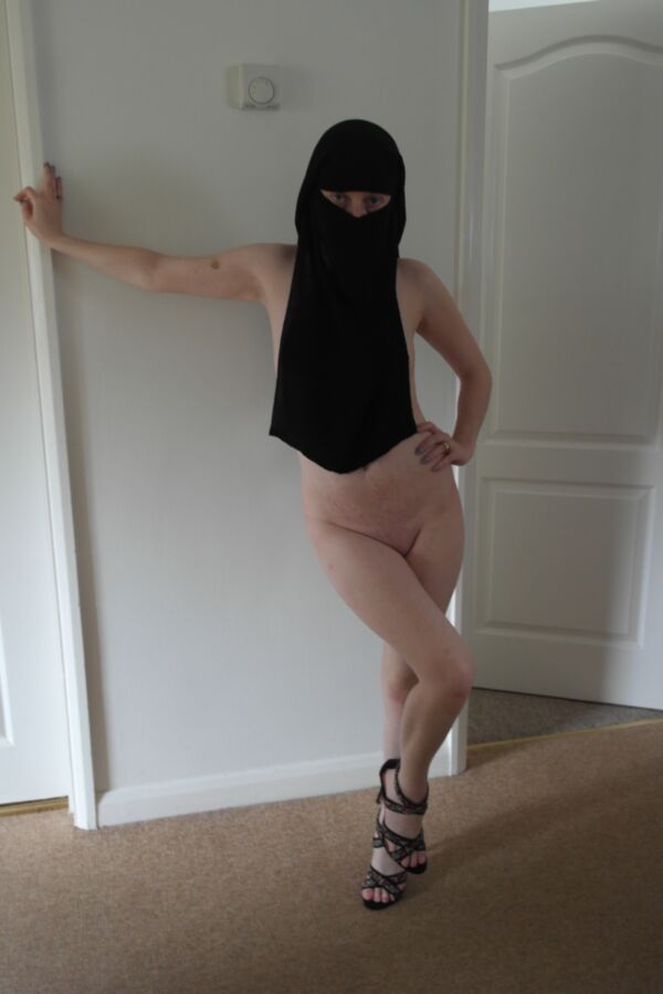 Free porn pics of Pale Skinned Muslim Girl in Niqab 4 of 23 pics