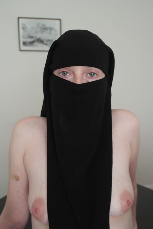 Free porn pics of  British girl Naked in Niqab 11 of 25 pics