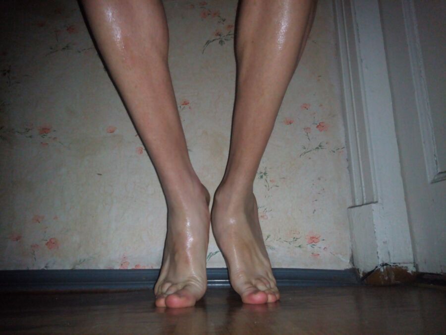 Free porn pics of My Flat Footed Legs In Oiled 1 of 5 pics