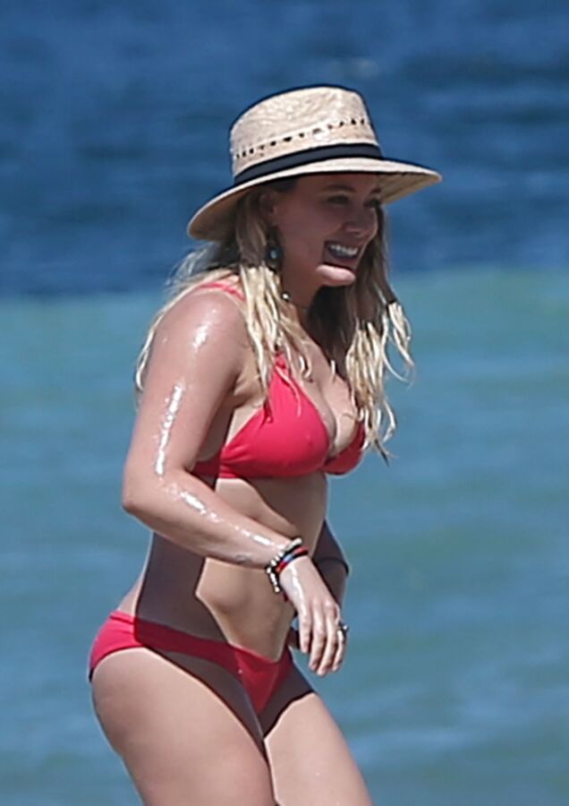 Free porn pics of Hilary Duff - Sexy Hollywood Celeb in Hot Bikini in Mexico Beach 13 of 36 pics