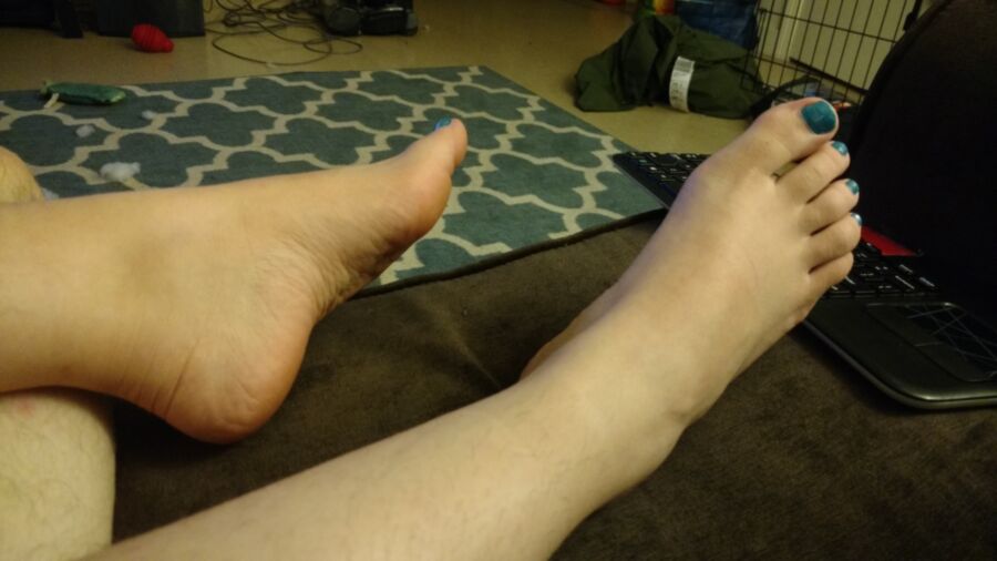 Free porn pics of My Wife, mostly her feet 13 of 44 pics
