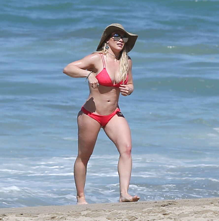 Free porn pics of Hilary Duff - Sexy Hollywood Celeb in Hot Bikini in Mexico Beach 11 of 36 pics