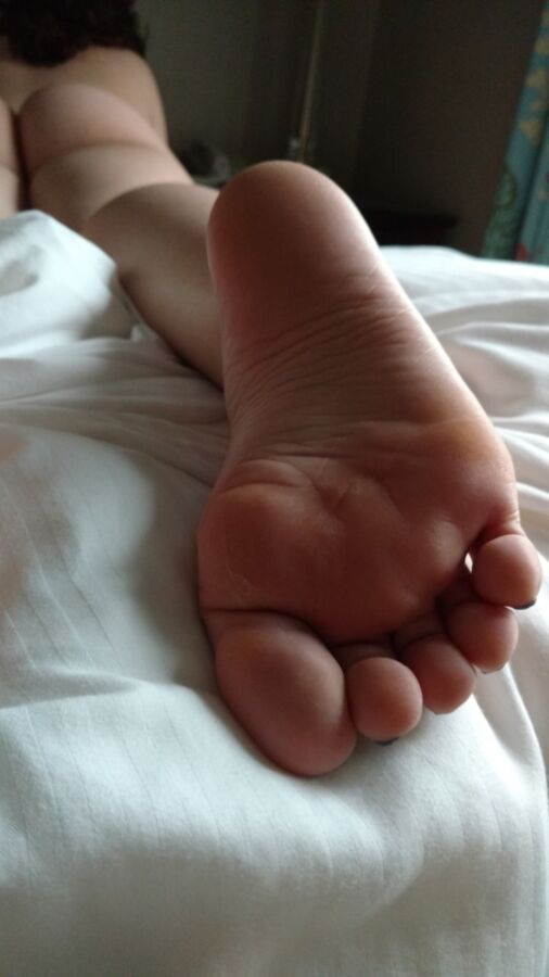 Free porn pics of My Wife, mostly her feet 11 of 44 pics