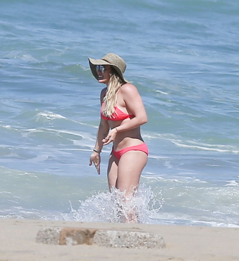 Free porn pics of Hilary Duff - Sexy Hollywood Celeb in Hot Bikini in Mexico Beach 8 of 36 pics