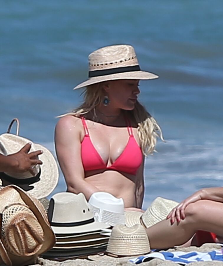 Free porn pics of Hilary Duff - Sexy Hollywood Celeb in Hot Bikini in Mexico Beach 20 of 36 pics
