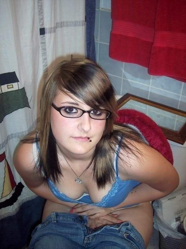 Free porn pics of Peeing 16 of 48 pics