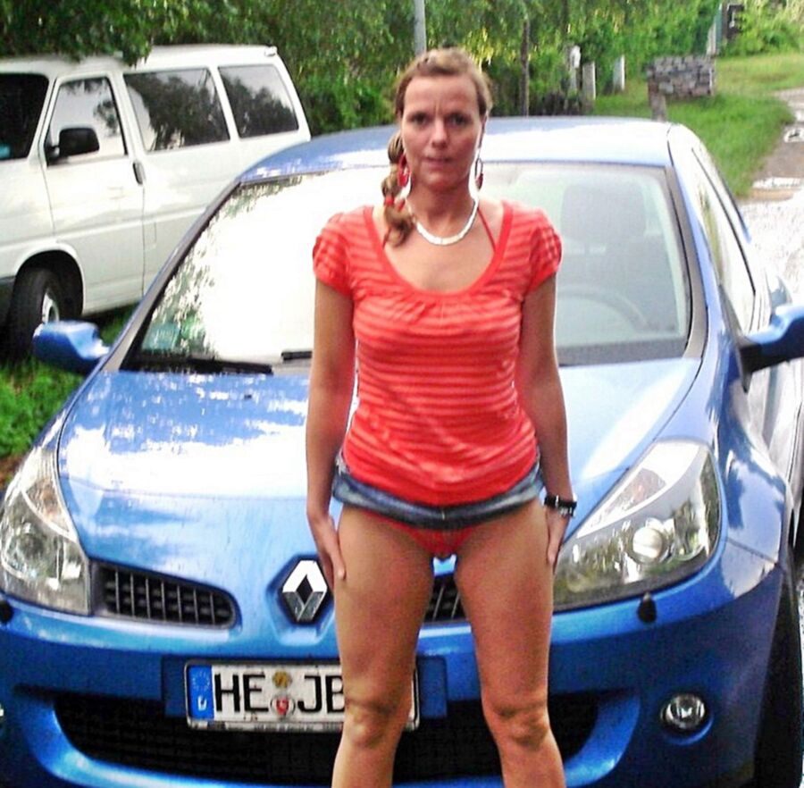 Free porn pics of Janine auf der Straße 1 of 19 pics