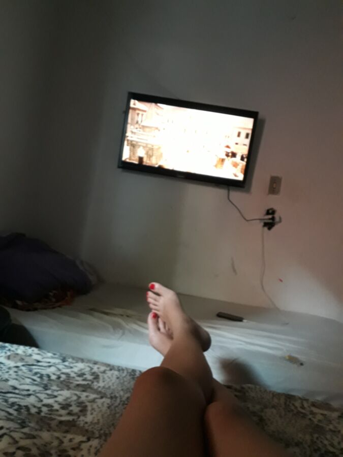 Free porn pics of Lovely south american feet 7 of 20 pics