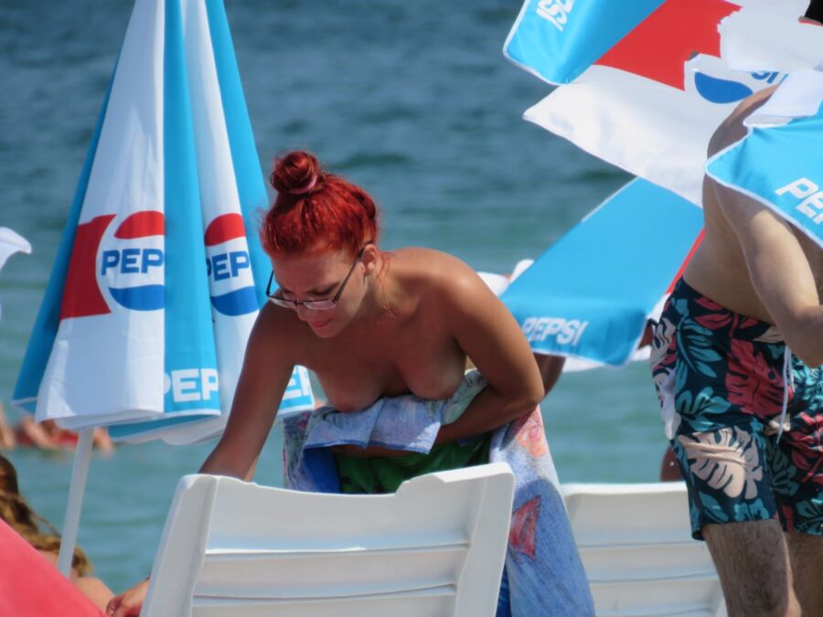 Free porn pics of Candid girls at the beach 12 of 44 pics