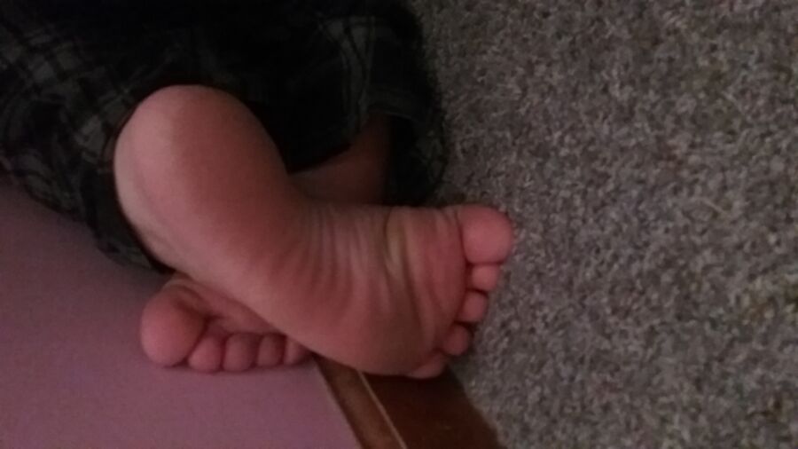 Free porn pics of Small Set of wifes sext feet.  4 of 5 pics