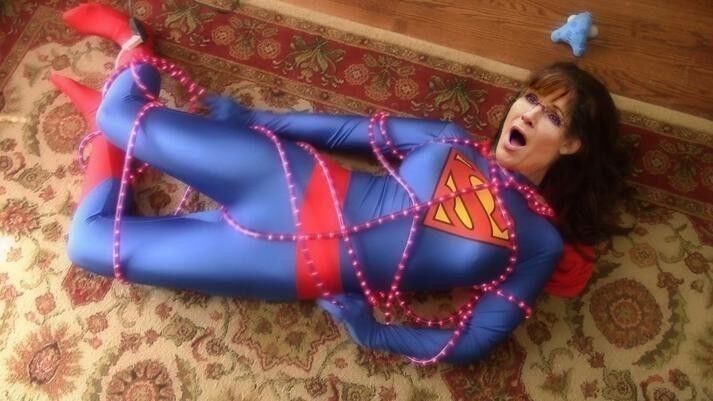 Free porn pics of celeb sarah palin superheroine milf bondage peril distress fakes 4 of 5 pics