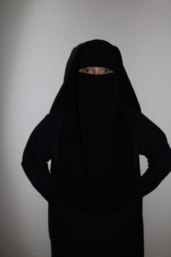 Free porn pics of Muslim Burqa girl flashing suspenders 8 of 37 pics