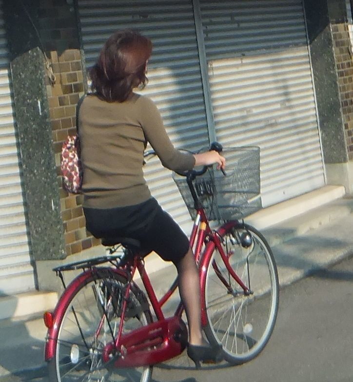 Free porn pics of Japanese women on bicycles 16 of 59 pics
