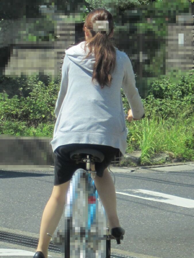 Free porn pics of Japanese women on bicycles 22 of 59 pics