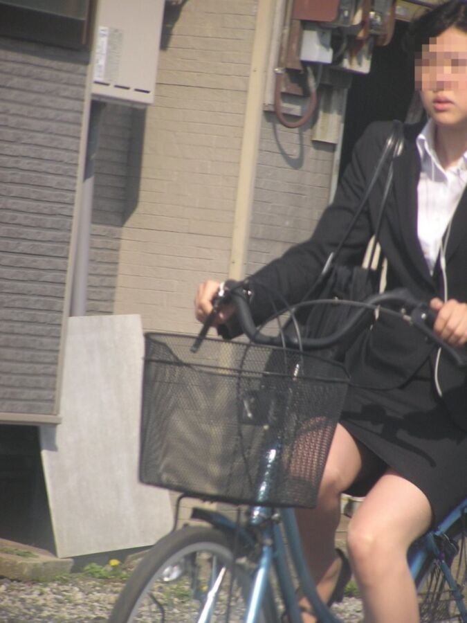 Free porn pics of Japanese women on bicycles 14 of 59 pics